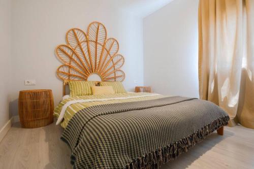 Postel nebo postele na pokoji v ubytování Bodrum Turkbuku Luxury Seaview Dublex wPool & Terrace Villa