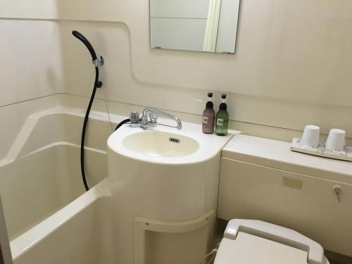 a bathroom with a sink and a toilet and a bath tub at Mizuho Inn Iwami Masuda - Vacation STAY 17362v in Masuda