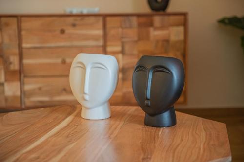 deux toilettes assises l'une à côté de l'autre sur un plancher en bois dans l'établissement Urban Oasis, Stylish Short Stay Apartment in Piraeus Center, au Pirée