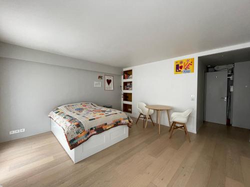Fotografia z galérie ubytovania Superbe studio avec balcon, situé entre 6è et 7è ! v Paríži