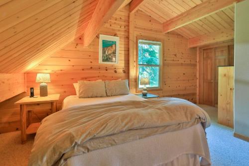 a bedroom with a bed in a log cabin at Leavenworth Cabin 3 Mi to Lake Wenatchee Hot Tub! in Leavenworth