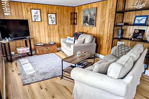 a living room with two couches and a television at Florence Hideaway in Florence