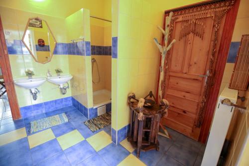 a bathroom with two sinks and a shower at Everlast in Štúrovo