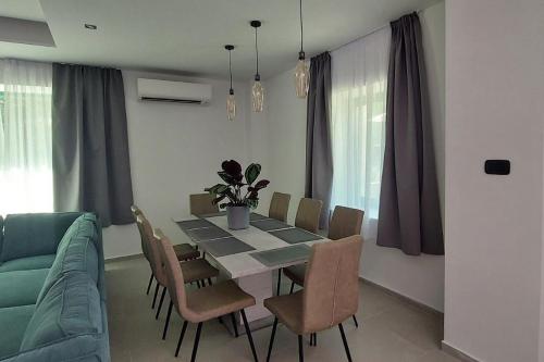 Family-friendly apartments with swimming pool Pomer, Medulin - 17681