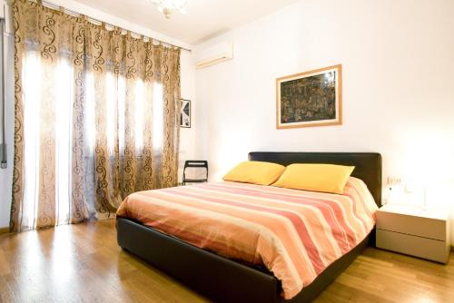 a bedroom with a bed with yellow pillows at Lovely apartment in Rome - Casetta Mattei in Rome