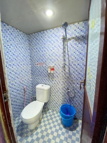 a bathroom with a shower with a toilet and a toilet at MINI VILLA ZULU 