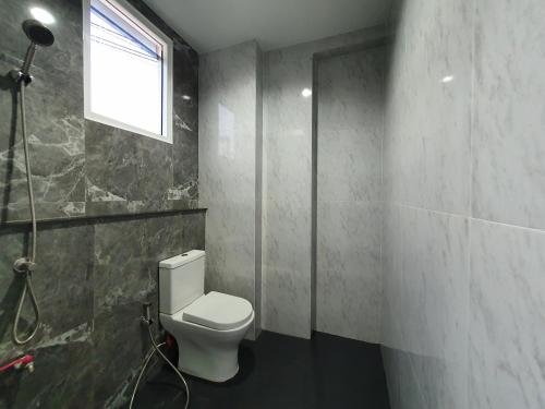 a bathroom with a toilet and a window and a shower at Irich Residence สาขา สำโรงใต้ in Samut Prakan