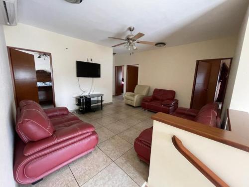 TV a/nebo společenská místnost v ubytování Casa4Reynas