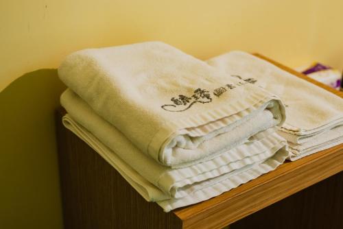 南庄的住宿－毓琇圖書山莊，架子上堆着的毛巾
