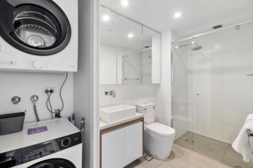 Bathroom sa Amazing 1BR Apartment w Pool