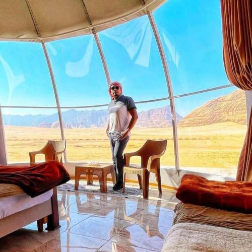 Nespecifikovaný výhled na hory nebo výhled na hory při pohledu z hotelu