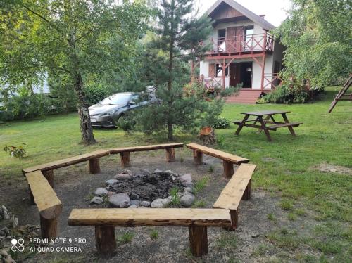 Κήπος έξω από το Domek Wypoczynkowy całoroczny U Agi z balią z jacuzzi i sauną