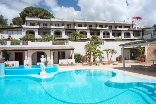 La alberca dentro o cerca de Hotel Tritone Lipari