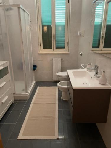 A bathroom at Casa vacanze dispensa San Pietro