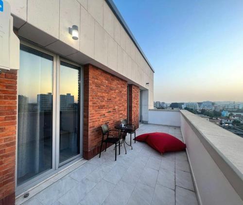 Thyamis Apartment