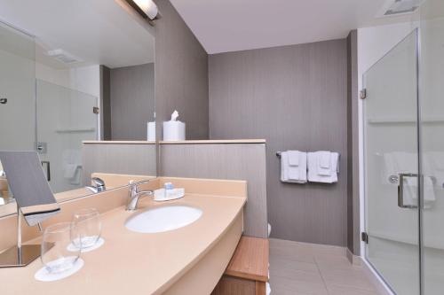 a bathroom with a sink and a mirror at Courtyard by Marriott Columbus Grove City in Grove City