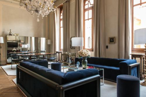 Uma área de estar em Nolinski Venezia - Evok Collection