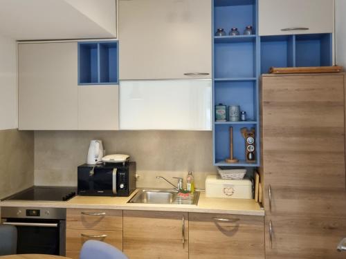 Küche/Küchenzeile in der Unterkunft Doxa M Apartments