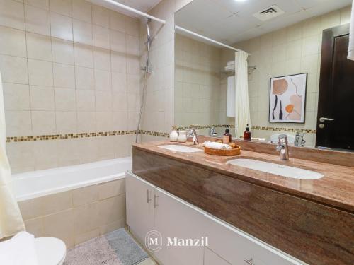 Koupelna v ubytování Manzil - Luxury 2BR Apartment in Dubai Marina