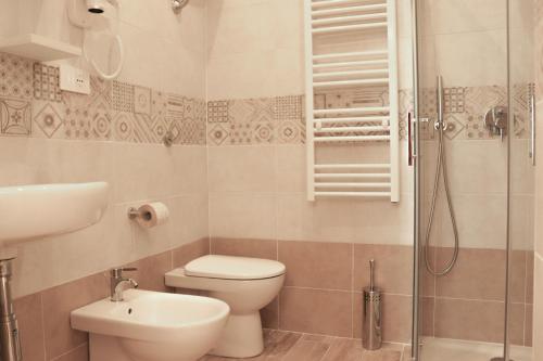 a bathroom with a toilet and a sink and a shower at Primavilla Relais in Gaeta