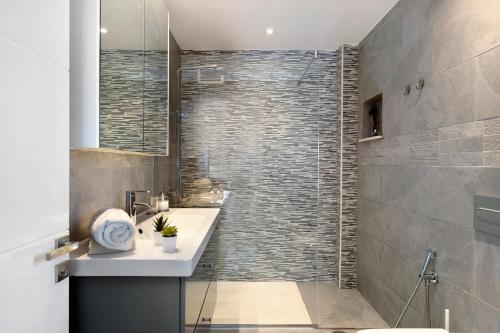 a bathroom with a shower with a sink and a toilet at Tranquilidad 300m to beach freewifi in Puerto del Carmen