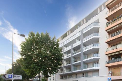 A12 Staywizus - 1 BDR Centre Train Station 5 min Sea - AC, Parking & Terrace