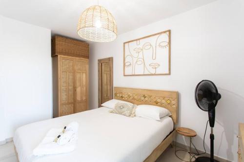 A12 Staywizus - 1 BDR Centre Train Station 5 min Sea - AC, Parking & Terrace