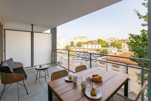 A12 - 1 BDR Centre Train Station 5 min Sea - AC, Parking & Terrace