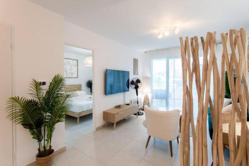 A12 Staywizus - 1 BDR Centre Train Station 5 min Sea - AC, Parking & Terrace