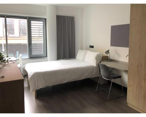 Postel nebo postele na pokoji v ubytování City Centre Student Accommodation Student ID Required