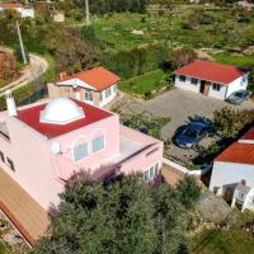 uma vista aérea de uma casa com um telhado vermelho em Studio with shared pool enclosed garden and wifi at Monchique em Monchique