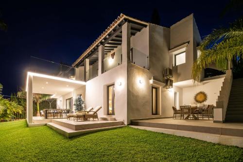 Top Renovated 4BDRM Luxury Villa - Frontline Golf