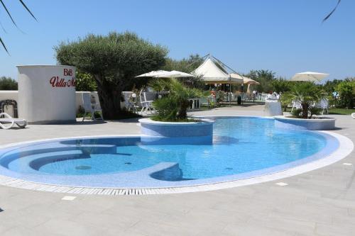 Πισίνα στο ή κοντά στο B&B Villa Mery