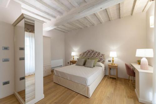 Postel nebo postele na pokoji v ubytování Casa Bel Tramonto con giardino privato a Cortona