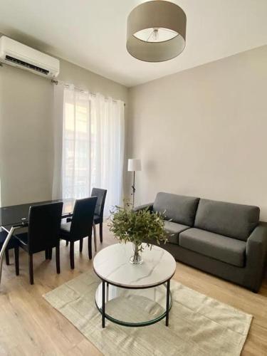 a living room with a couch and a table at Appartement au coeur de Nice pour 4 - Clim & Wifi in Nice