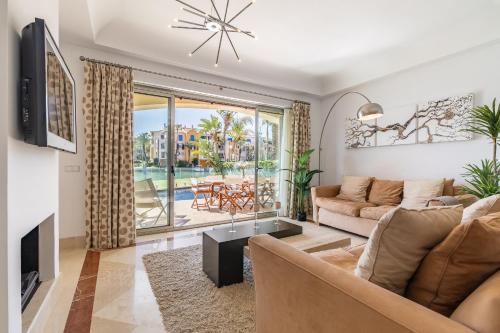 Фотография из галереи Waterside Apartment in Sotogrande Marina with Private Pool в городе Сан-Роке