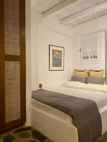 Ένα ή περισσότερα κρεβάτια σε δωμάτιο στο Eros Home Serifos