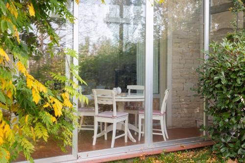 a screened in porch with a table and chairs at Amalurra Ecohotel & Retreat Center in Artzentales