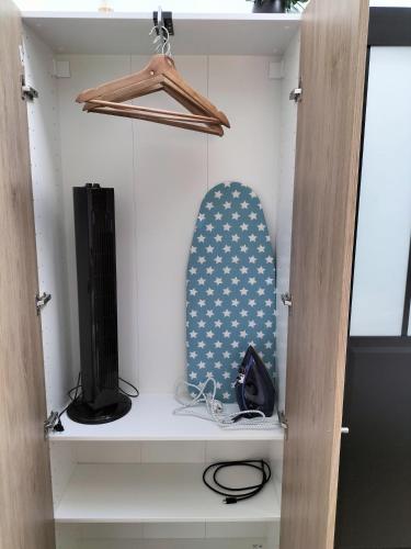 a shelf with a skateboard and a television on it at Studio - Au fond de la cour in Lacroix-Saint-Ouen