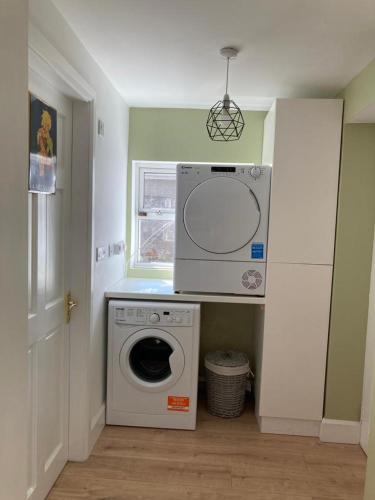 Kuchyň nebo kuchyňský kout v ubytování 360 Mitchell Stay House