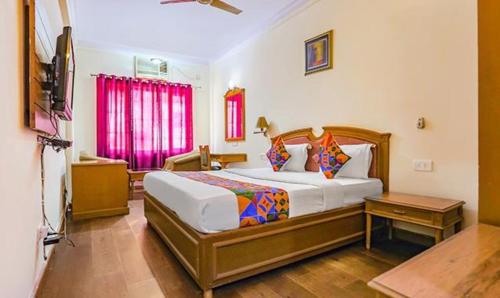 Postel nebo postele na pokoji v ubytování FabHotel Altus