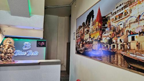 TV o dispositivi per l'intrattenimento presso Bluebells Varanasi