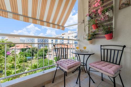 Aureola Center Apartment