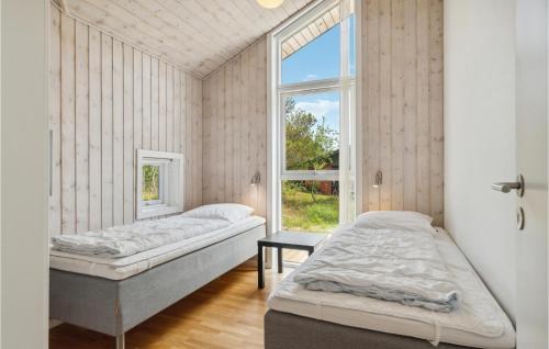 Postel nebo postele na pokoji v ubytování Stunning Home In lbk With Wifi