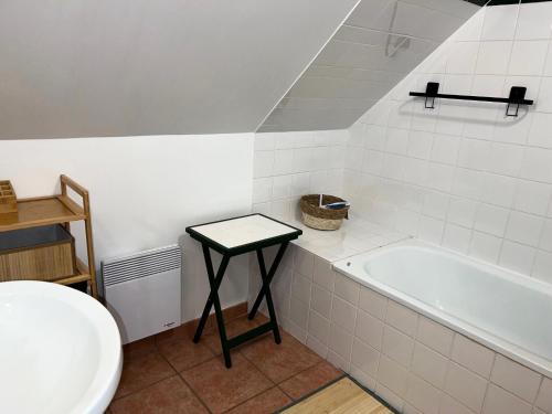 a bathroom with a sink and a bath tub at Résidence Les Belles Rives - maeva Home in Argentat