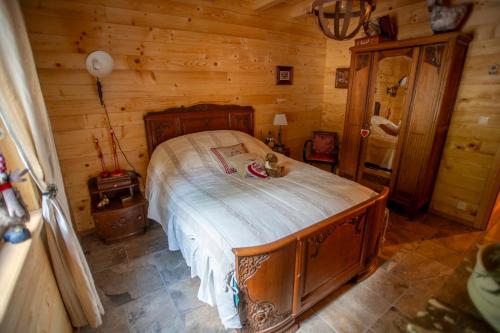 Katil atau katil-katil dalam bilik di Chalet : le moulin du sagard