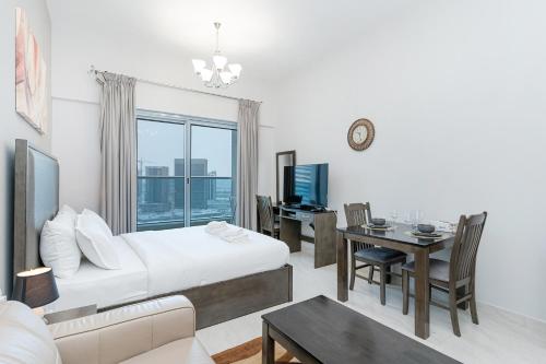 Canal View Studio Balcony Burj Skyline Bay