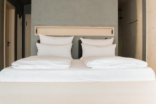 Postel nebo postele na pokoji v ubytování Amrai Suites