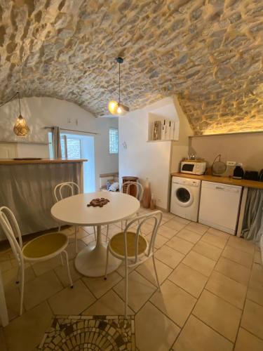 a kitchen and dining room with a table and chairs at Gîte Thina in Brissac