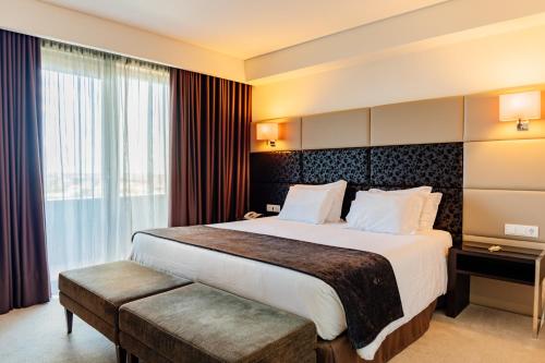 Ένα ή περισσότερα κρεβάτια σε δωμάτιο στο Axis Porto Business & Spa Hotel